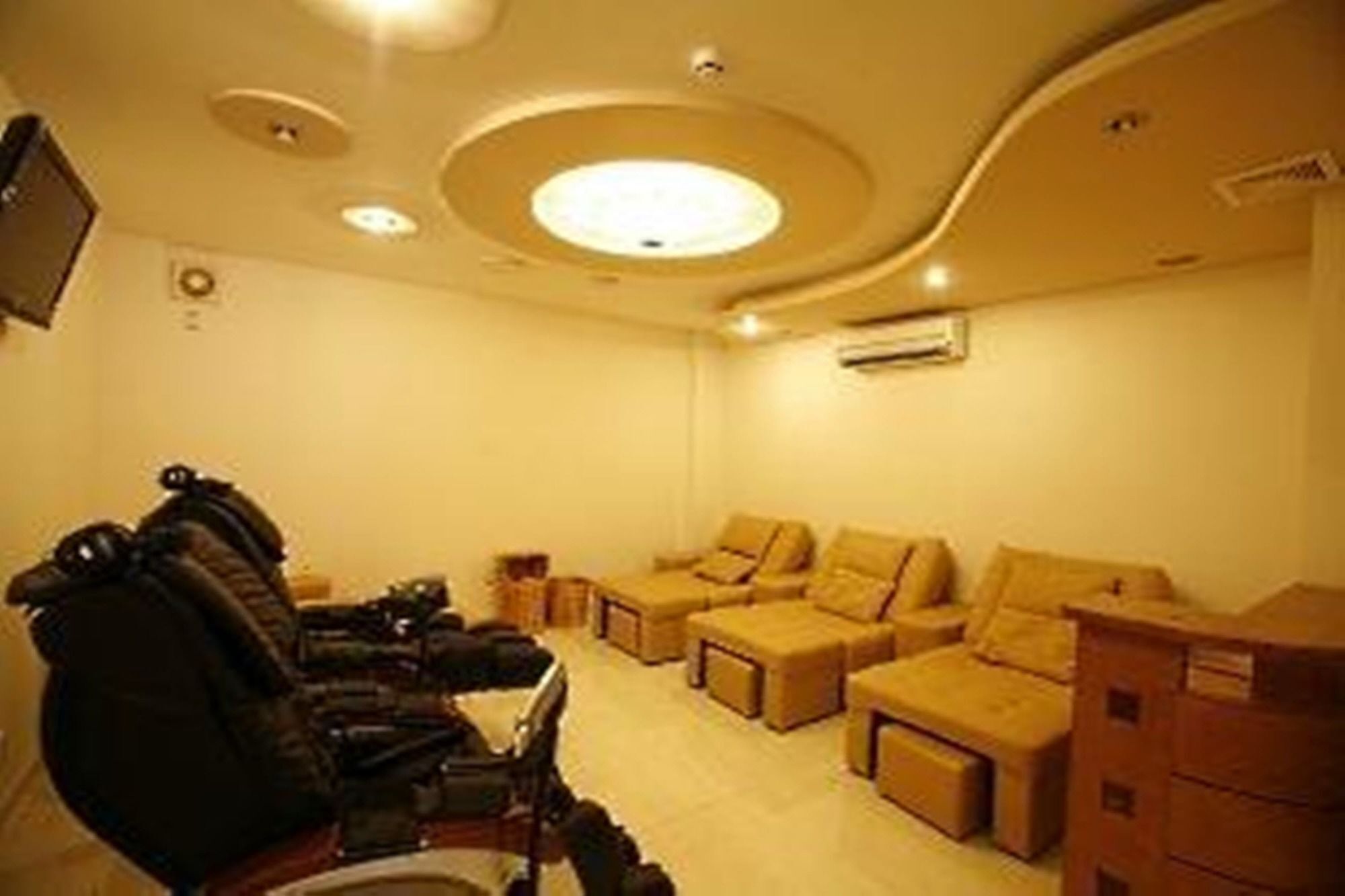 הו צ'י מין סיטי Adora Hotel מראה חיצוני תמונה